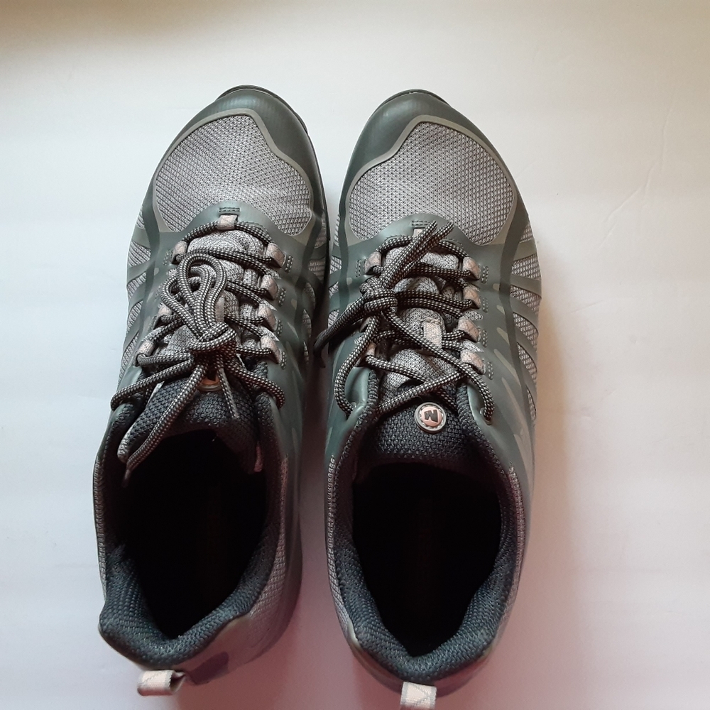 MERRELL WOMEN SZ 11.